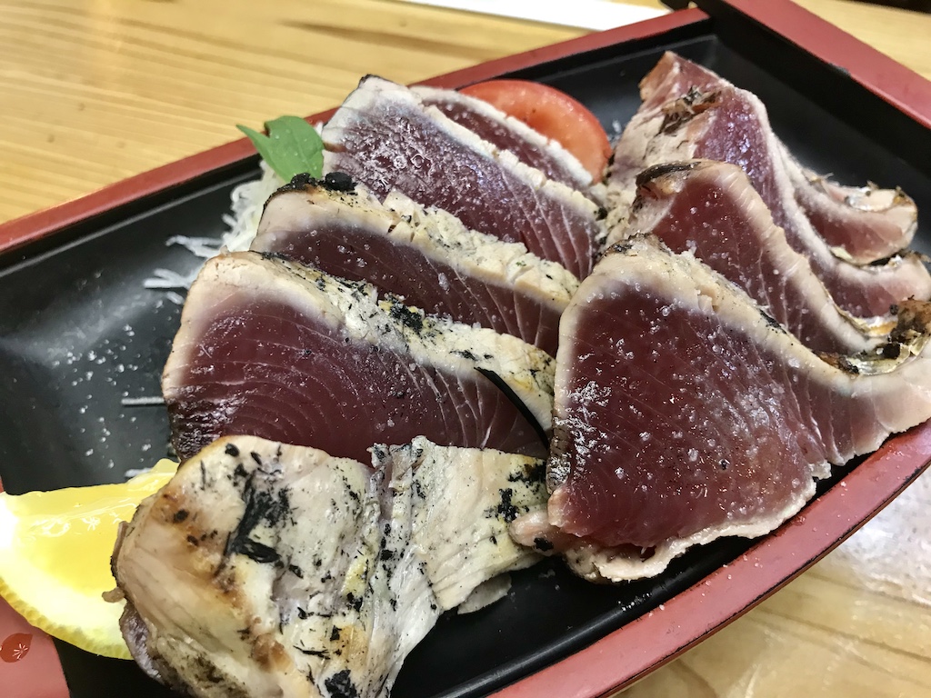 高知県のカツオの藁焼き